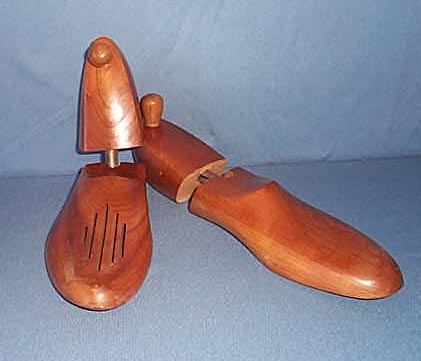Wooden shoe trees