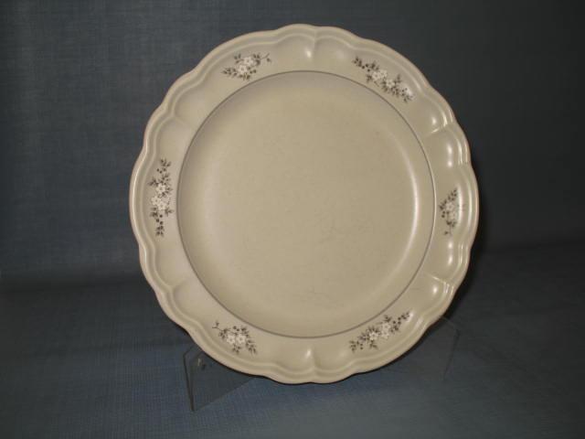 Pfaltzgraff Heirloom dinner plate