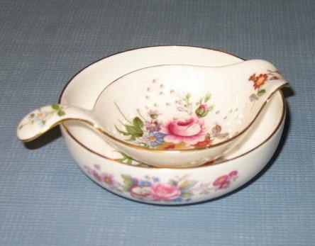 Royal Crown Derby Derby Posies tea strainer