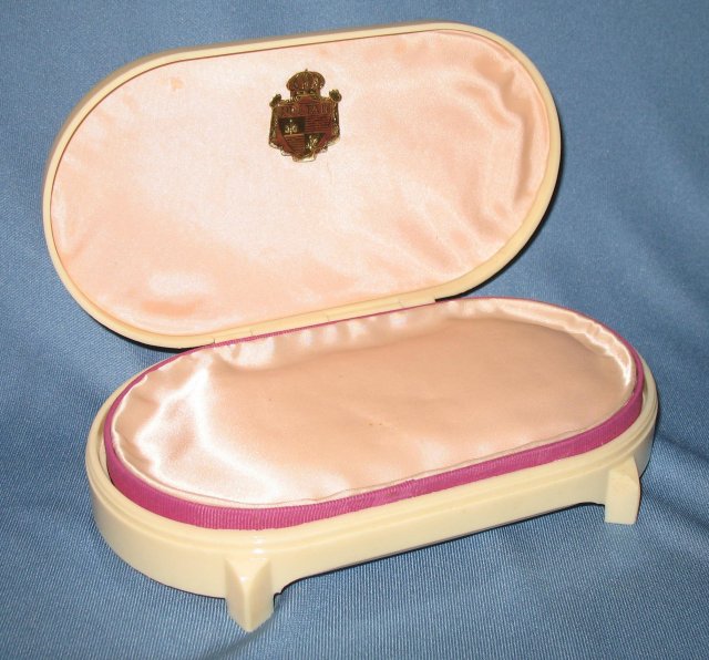 Deltah oval jewelry box