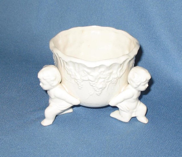 Lefton Renaissance 3573 footed bowl