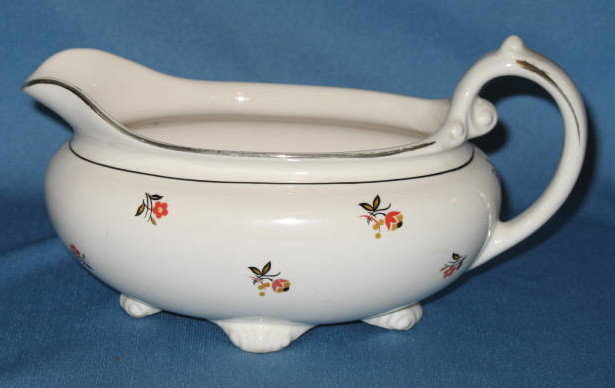 Homer Laughlin Nautilus Cardinal gravy boat