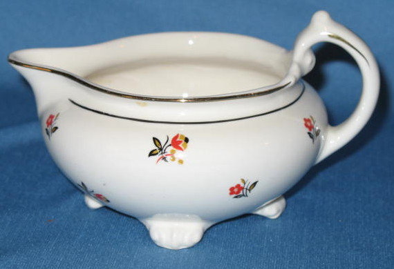 Homer Laughlin Nautilus Cardinal creamer