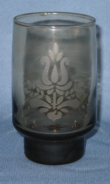 Pfaltzgraff Village brown 10 oz. etched tumbler