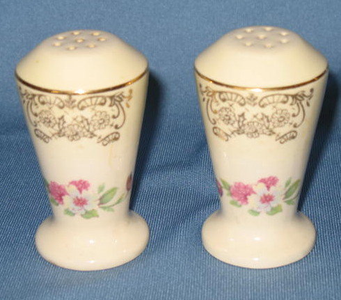 Paden City Pcp 71 salt and pepper shakers