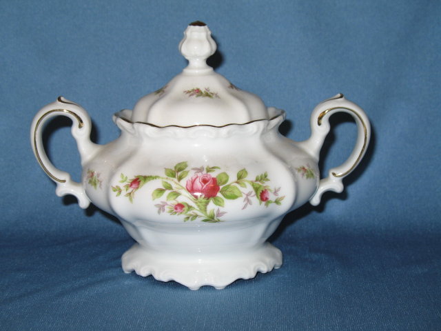 Johann Haviland, Bavaria Germany Moss Rose covered sugar bowl