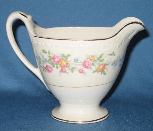T K Thun Bohemia THU 166 creamer