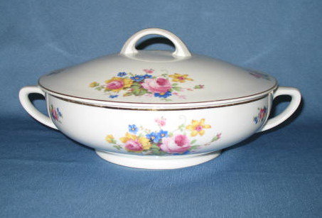 T K Thun Bohemia THU 166 round covered vegetable dish
