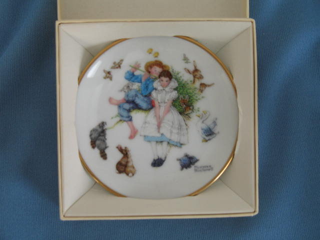 Norman Rockwell Four Seasons Miniature Plate #529: Sweet Song So Young