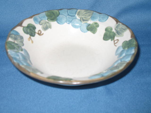 Metlox Sculptured Grape rimmed fruit/dessert bowl