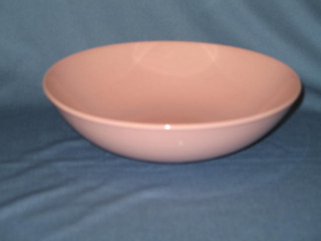 Taylor-Smith-Taylor Pebbleford Pink round vegetable bowl