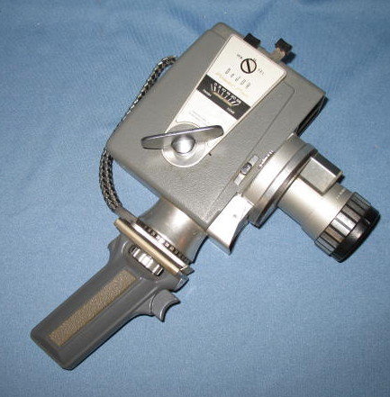 DeJur Electra Power Pan Automatic Eye 325 movie camera