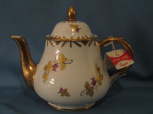 Arthur Wood lidded teapot