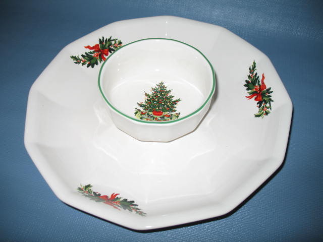 Pfaltzgraff Christmas Heritage 2 piece chip and dip tray