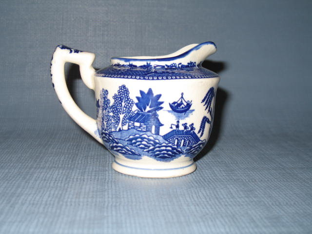 Moriyama Blue Willow creamer