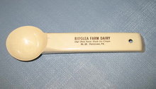 Ridglea Farm Dairy plastic ice cream scoop