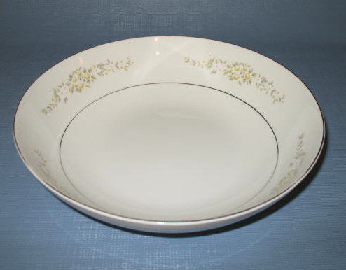 Fine China of Japan Lady Carolyn round vegetable bowl