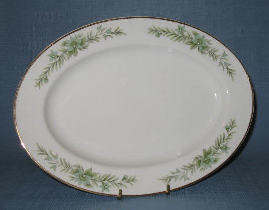 Creative Manor Garlands of Glory oval platter
