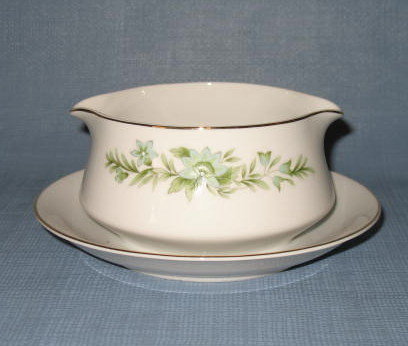 Creative Manor Garlands of Glory gravy with underplate