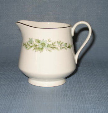 Creative Manor Garlands of Glory creamer