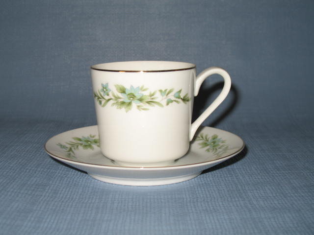 Creative Manor Garlands of Glory cup and saucer