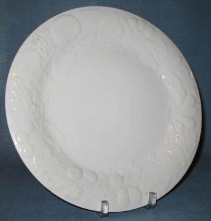 Gibson Designs Fruit dinner plate