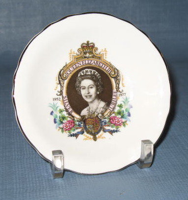Queen Elizabeth II Silver Jubilee cup plate