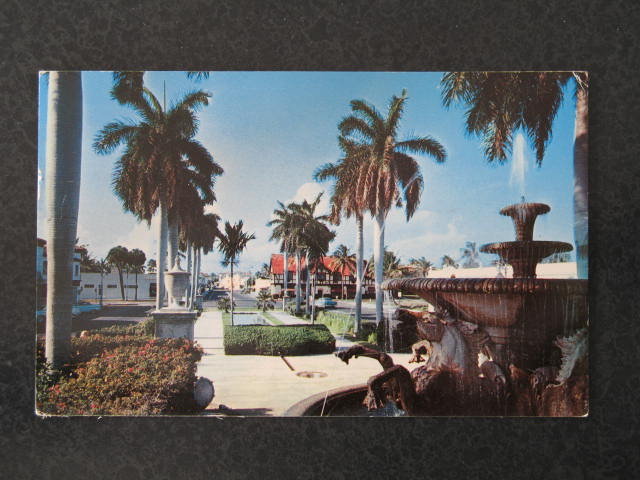 Memorial Fountain, Palm Beach, Florida postcard