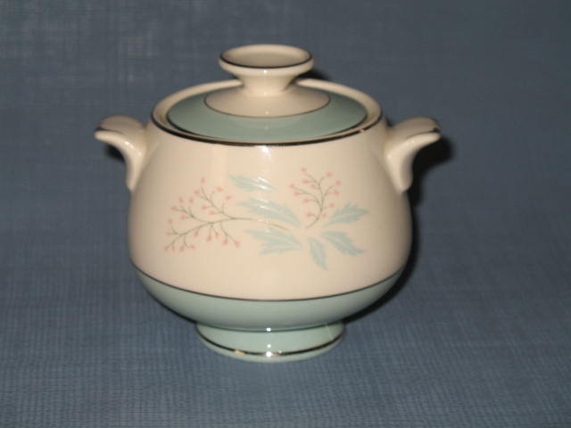 Homer Laughlin Romance sugar bowl and lid