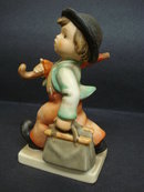 Hummel Figurine Merry Wanderer 11/0
