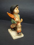 Hummel Figurine Merry Wanderer 11/0