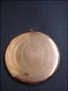 Victorian Large Locket - Round Rose Gold Top