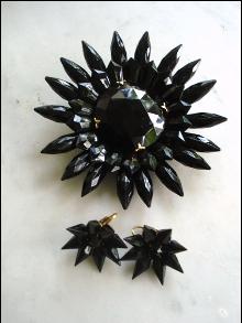 1940s Black Jet Brooch and Matching Earrings - Uncommon - Large Brooch