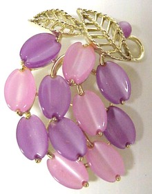 Lovely 1960 Lisner Brooch