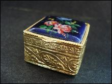 Tiny Enamel Pill Box - Square - Floral design - Gold Tone