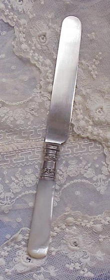 Victorian Pair Pearl Handle KNIFES