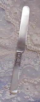Victorian Pair Pearl Handle KNIFES