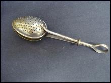 Fantastic Antique Tea Infuser - Strainer - Silver tone