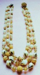 LOVELY 50'S 3 STRAND NECKLACE
