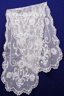 ANTIQUE FRENCH LACE NETTED TAMBOUR LACE RUNNER