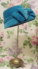 ANTIQUE VELVET LADIES HAT