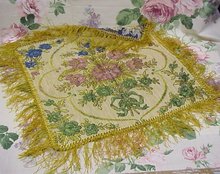 PRETTY VINTAGE SILKY TAPESTRY