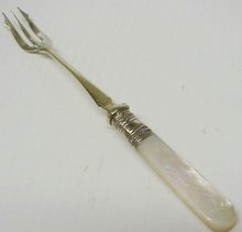 LOVELY PEARL/SILVER OLIVE FORK