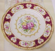 ROYAL ALBERT 9 1/4 PLATE - LADY HAMILTON