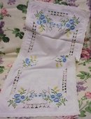 VINTAGE EMBROIDERY FLORAL RUNNER