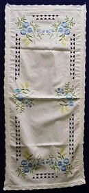 VINTAGE EMBROIDERY FLORAL RUNNER