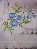 VINTAGE EMBROIDERY FLORAL RUNNER