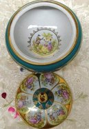 LOVELY LARGE PORCELAIN BOX - LOVE STORY