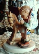 HUMMEL FIGURINE PRAYER BEFORE BATTLE