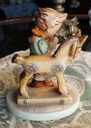 HUMMEL FIGURINE PRAYER BEFORE BATTLE